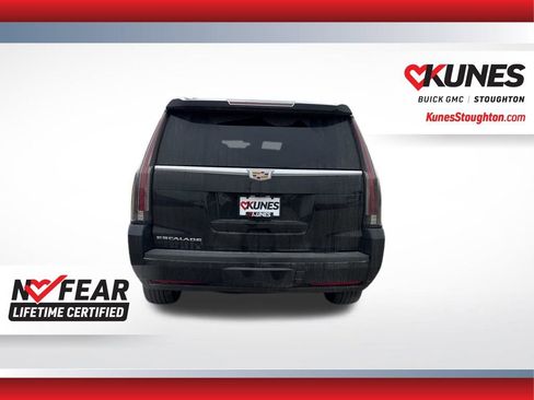Used 2020 Cadillac Escalade Premium Luxury image 9