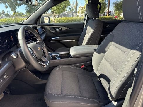 Used 2024 Chevrolet Traverse LT image 17