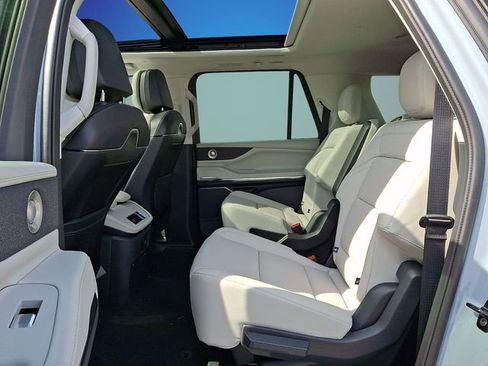 New 2026 Lincoln Navigator L Reserve image 4