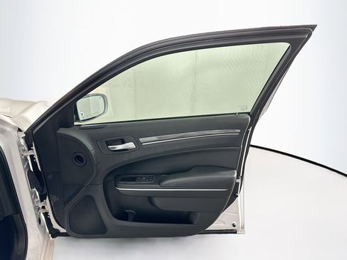 Used 2022 Chrysler 300 Touring w/ Sport Appearance Package image 29