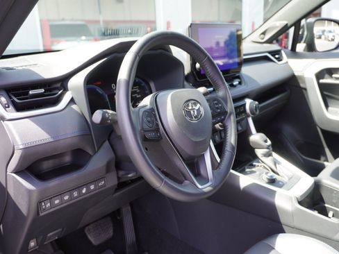 Used 2025 Toyota RAV4 XSE w/ Advanced Technology Package AWD/4WD image 22