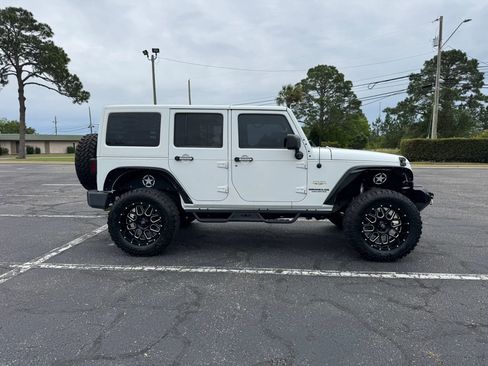 Used 2013 Jeep Wrangler Unlimited Sahara w/ Connectivity Group image 5