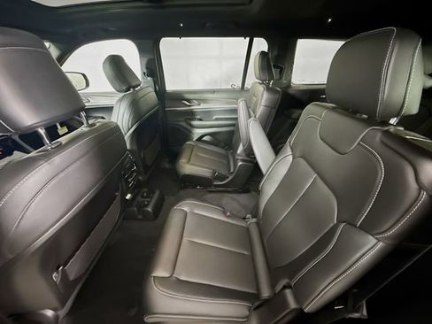 New 2025 Jeep Grand Cherokee L Limited image 25