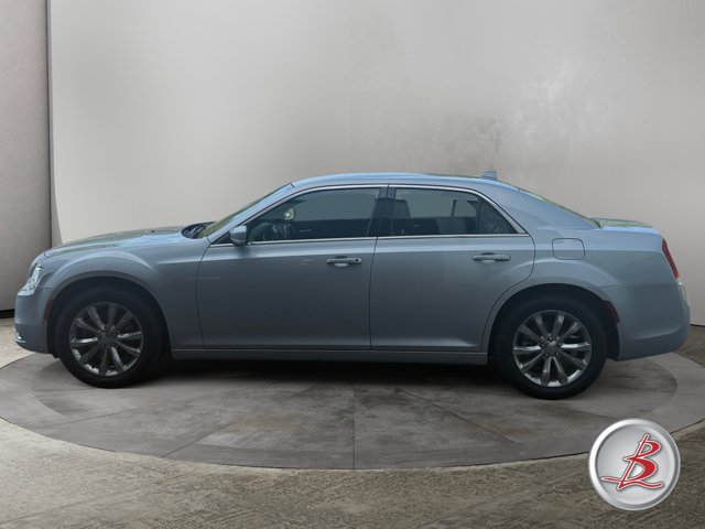 Used 2021 Chrysler 300 Touring L AWD/4WD image 4