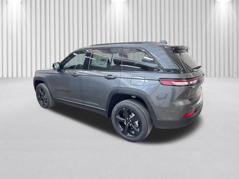 New 2025 Jeep Grand Cherokee Limited w/ Black Appearance Package image 7