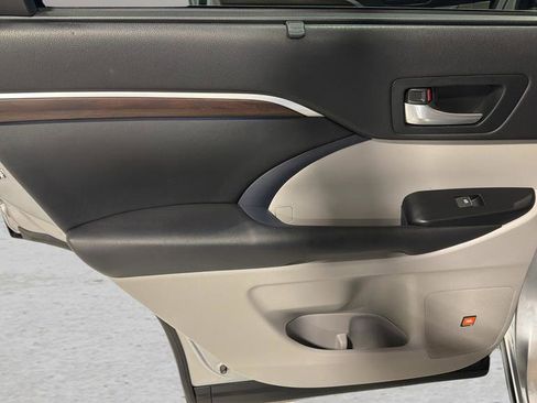 Used 2015 Toyota Highlander Limited image 14