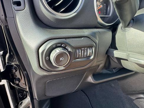 Used 2022 Jeep Wrangler Unlimited Sahara AWD/4WD image 26