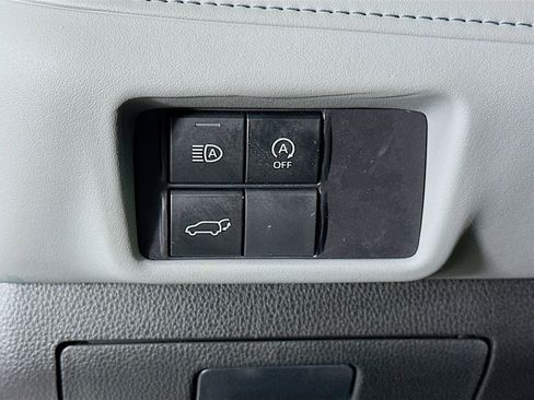 Used 2023 Toyota Highlander XLE image 17