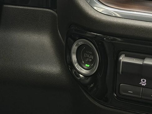 Used 2024 GMC Sierra 3500 SLT image 33