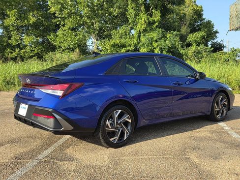 Used 2025 Hyundai Elantra Sport FWD image 4