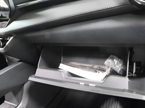 New 2026 Chevrolet Equinox LT w/ Convenience Package II FWD image 33