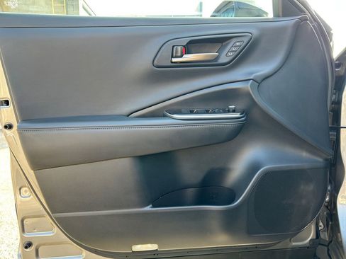 Used 2025 Toyota Crown Platinum image 23