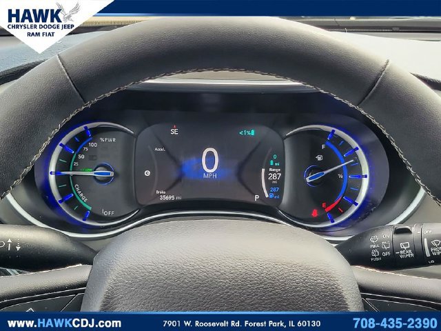 Certified 2024 Chrysler Pacifica Premium FWD image 18