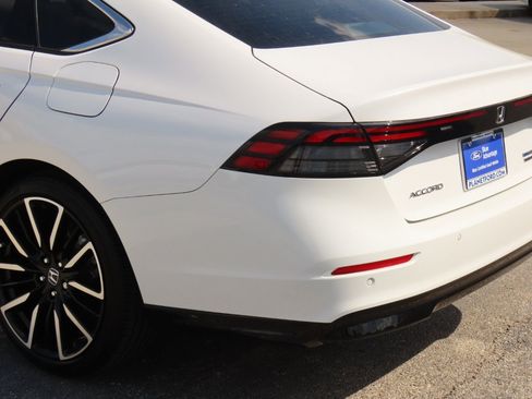Used 2025 Honda Accord Touring image 13