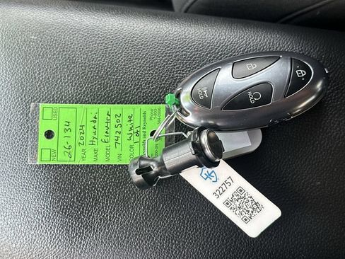Used 2024 Hyundai Elantra SEL FWD image 22