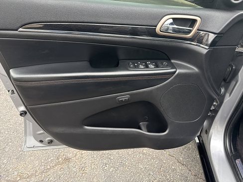 Used 2016 Jeep Grand Cherokee Limited 75th Anniversary AWD/4WD image 29