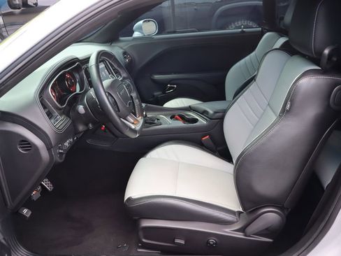 Used 2023 Dodge Challenger SRT Hellcat w/ Driver Convenience Group RWD image 4