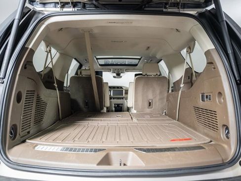 Used 2021 GMC Yukon XL Denali w/ Denali Premium Package image 10