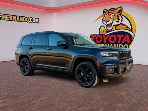 Used 2018 Jeep Grand Cherokee Limited w/ Luxury Group II AWD/4WD image 3
