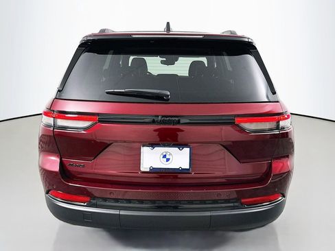 Used 2024 Jeep Grand Cherokee Altitude image 6