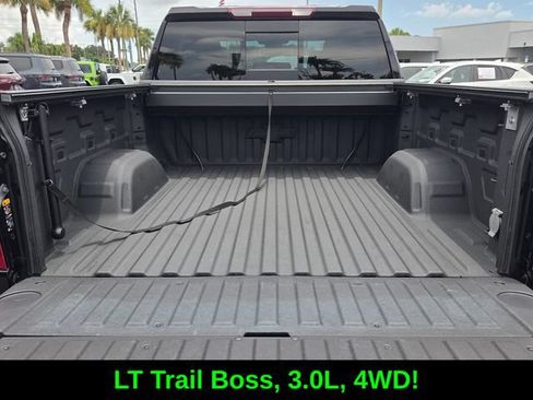 Used 2024 Chevrolet Silverado 1500 LT Trail Boss w/ LT Trail Boss Premium Package AWD/4WD image 7