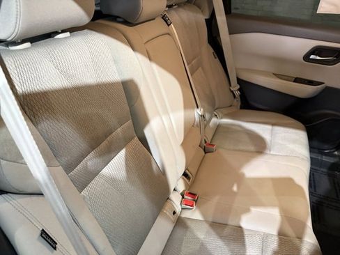 Certified 2025 Nissan Rogue SV image 32