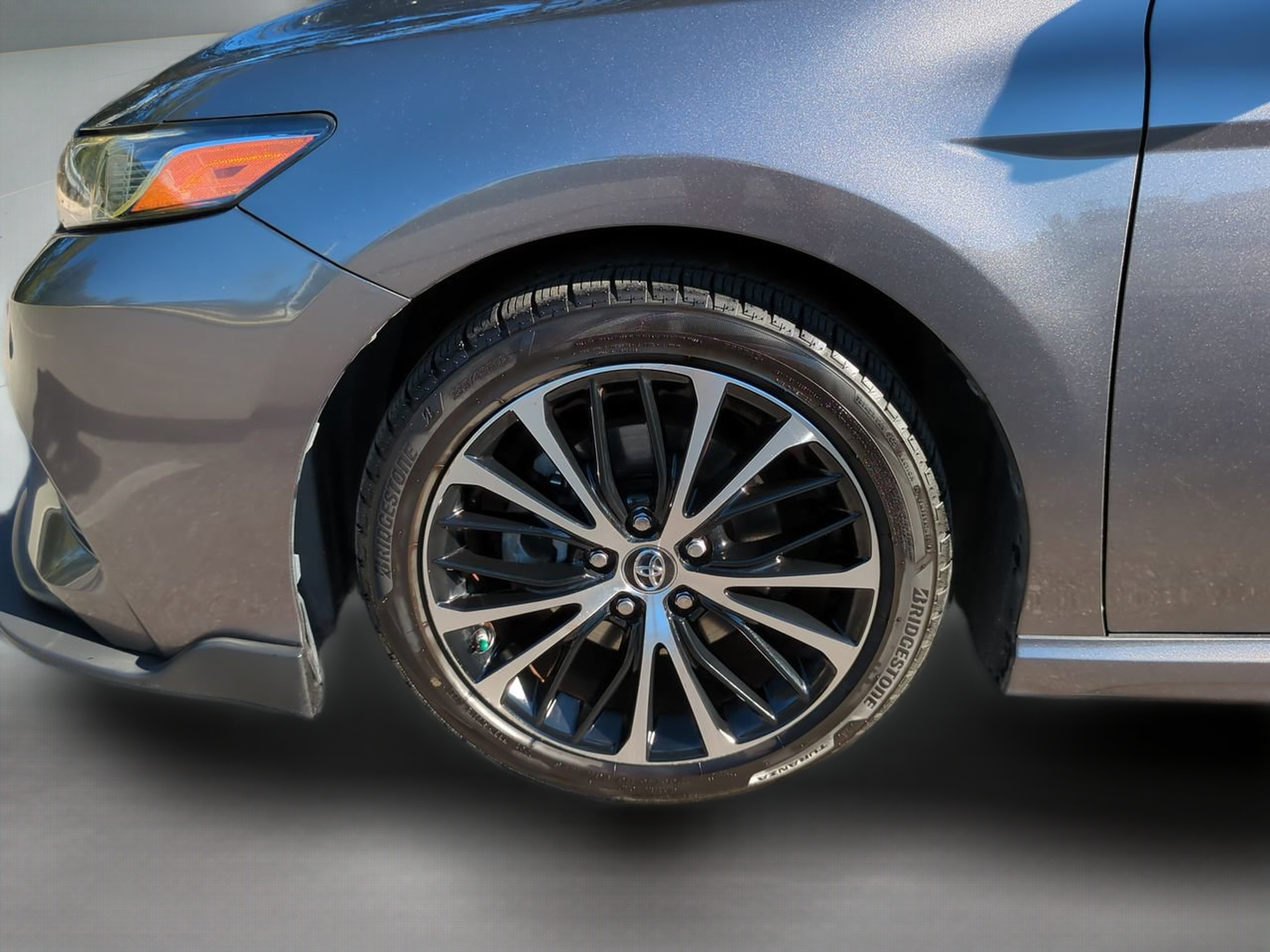 Used 2018 Toyota Camry SE w/ Convenience Package FWD image 30