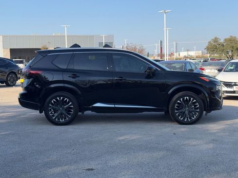 Used 2025 Nissan Rogue Platinum w/ Platinum Premium Package image 4