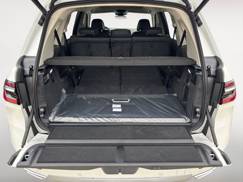 New 2026 BMW X7 xDrive40i w/ Premium Package AWD/4WD image 16