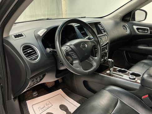 Used 2015 Nissan Pathfinder Platinum w/ Family Entertainment Package FWD image 10