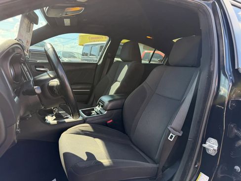 Used 2019 Dodge Charger SXT RWD image 5