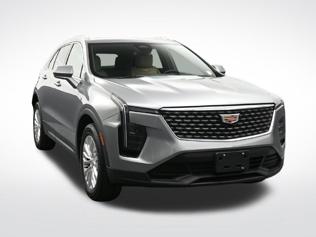 Used 2024 Cadillac XT4 Luxury w/ Cold Weather Package AWD/4WD image 7