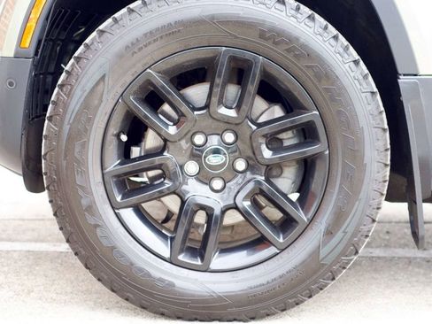 Used 2024 Land Rover Defender 110 S image 8