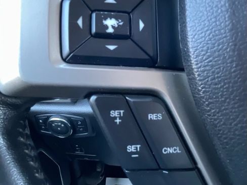 Used 2017 Ford F250 Lariat w/ Lariat Value Package AWD/4WD image 21