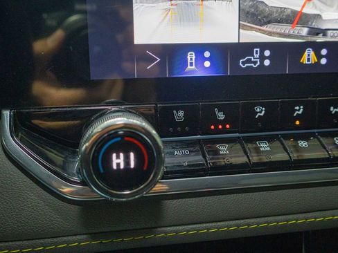 Certified 2025 Chevrolet Colorado ZR2 w/ Technology Package AWD/4WD image 20
