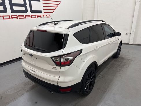 Used 2017 Ford Escape SE w/ SE Sport Appearance Package image 8
