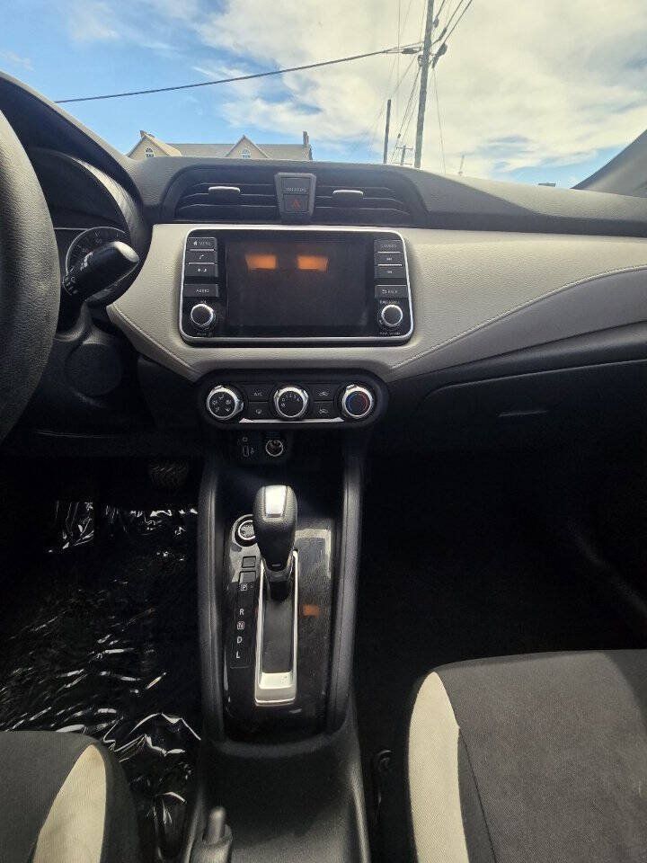 Used 2021 Nissan Versa SV FWD image 25