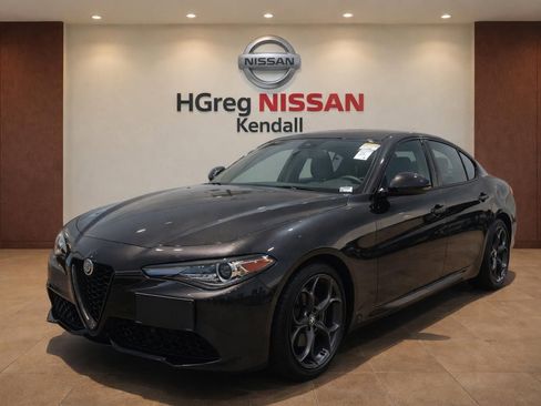 Used 2020 Alfa Romeo Giulia Ti Sport w/ Quick Order Package 22S Sport AWD/4WD image 3