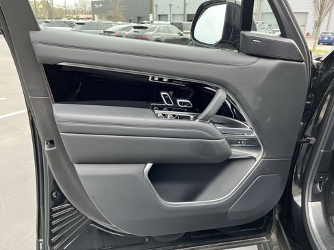 Used 2023 Land Rover Range Rover SE image 13