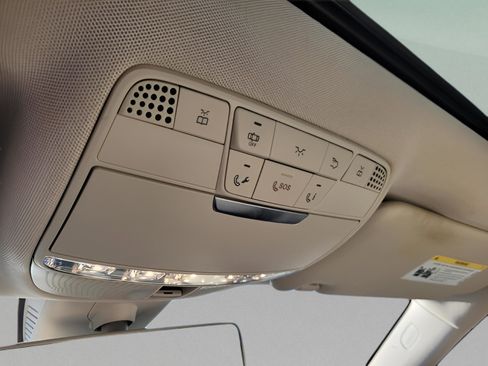 Used 2018 Mercedes-Benz E 300 image 10