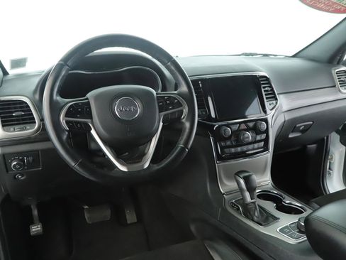 Certified 2022 Jeep Grand Cherokee Laredo X image 2