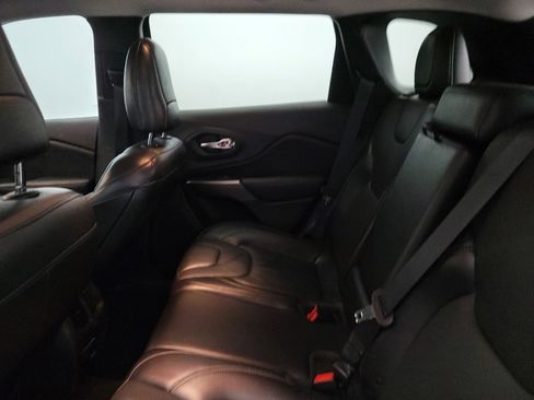 Used 2019 Jeep Cherokee Limited AWD/4WD image 18