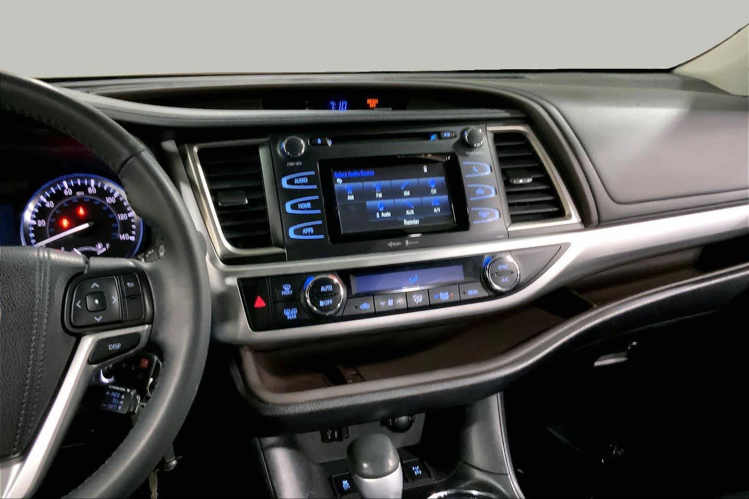 Used 2015 Toyota Highlander Plus AWD/4WD image 7