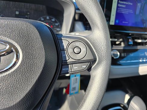 Certified 2025 Toyota Corolla LE image 30
