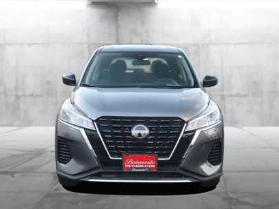 New 2025 Nissan Kicks Play S