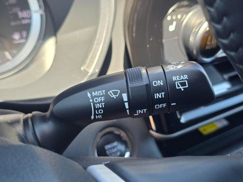Used 2023 Toyota Highlander XLE AWD/4WD image 43