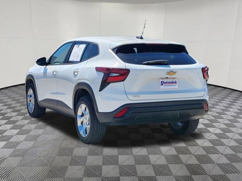 Used 2024 Chevrolet Trax LS w/ LS Convenience Package image 3