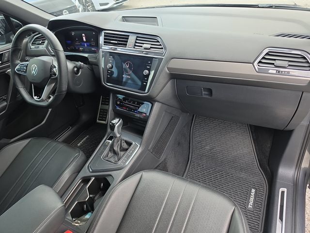 Used 2024 Volkswagen Tiguan SE R-Line FWD image 12