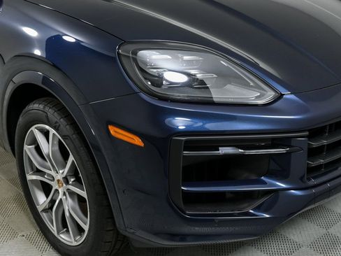 Certified 2025 Porsche Cayenne image 38