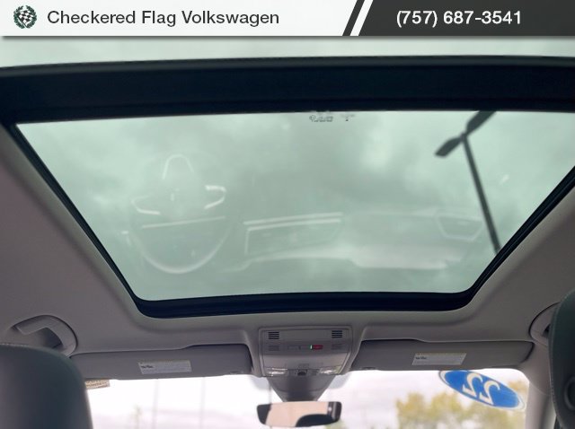 Used 2022 Volkswagen Tiguan SE w/ Panoramic Sunroof Package AWD/4WD image 31